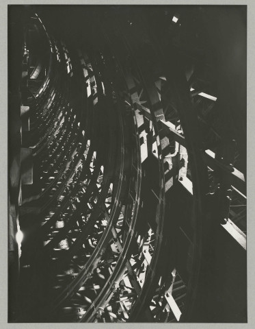 REIMS. Cathédrale de Reims. Détail de la charpente de la nef, partie inférieure.