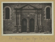 MESNIL-SUR-OGER (LE). Église : portail sud, époque renaissance.
(71 - Mâconimp. Combier CIM).Sans date