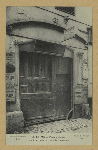 REIMS. 15. Porte gothique du XIVe siècle, 22, rue de Tambour / Cliché F. Rothier, 1908. (51 - Reims phototypie J. Bienaimé). Sans date  Société des Amis du Vieux Reims 