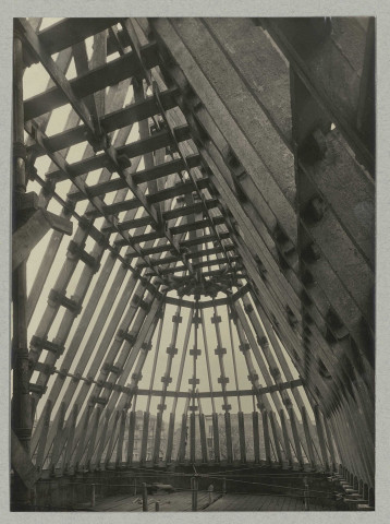 REIMS. Église Saint-Jacques. Charpente du chevet, vue de l'intérieur.