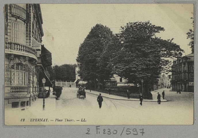 ÉPERNAY. 42. Place Thiers.
LL.[1920]