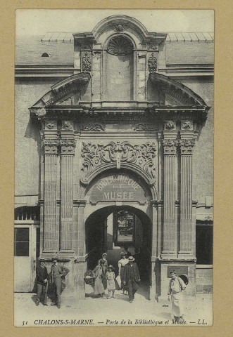 CHÂLONS-EN-CHAMPAGNE. 51- Porte de la bibliothèque et Musée. L. L. Sans date 