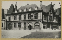 REIMS. 201. Maison du XVIe siècle, rue Docteur Jacquin où naquit J. B. de La Salle, le 10 avril 1651.
ParisCAP Real-Photo.Sans date