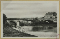 CHÂLONS-EN-CHAMPAGNE. 81- Le Pont de Marne.
Paris""Real-Photo"".Sans date