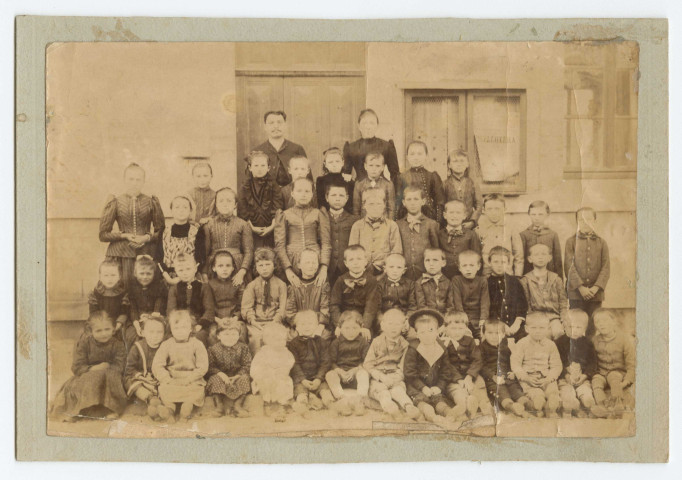 Photographie de classe de l'école de Bussy