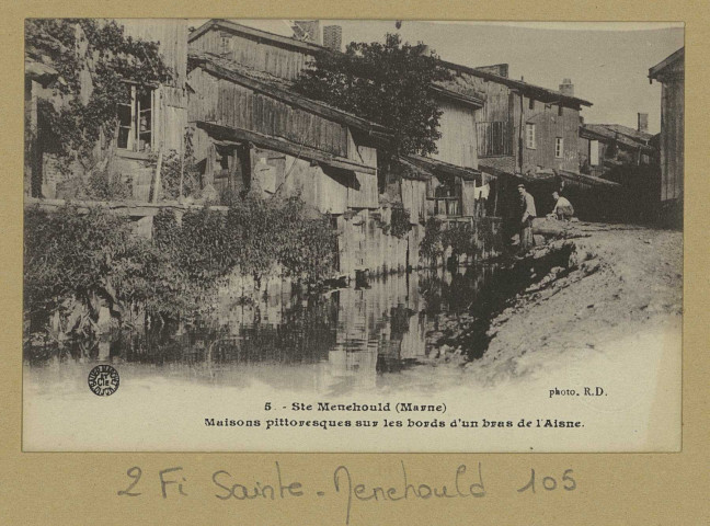 SAINTE-MENEHOULD. -5-Maisons pittoresques sur les bords d'un bras de l'Aisne. ([S.l.] Photot. R. D.). Sans date 
