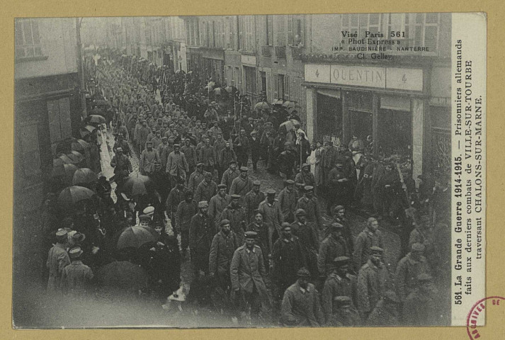 CHÂLONS-EN-CHAMPAGNE. 561- Guerre 1914-1915- Prisonniers allemands faits aux derniers combats de Ville-sur-Tourbe traversant Châlons-sur-Marne.
(92Nanterre, Cl. Gelley, imp. Baudinière).1914-1915