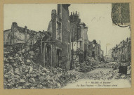 REIMS. 8 - Reims en Ruines - La rue Pasteur - The Pasteur street / B.F.
(75 - ParisCatala frères).1919