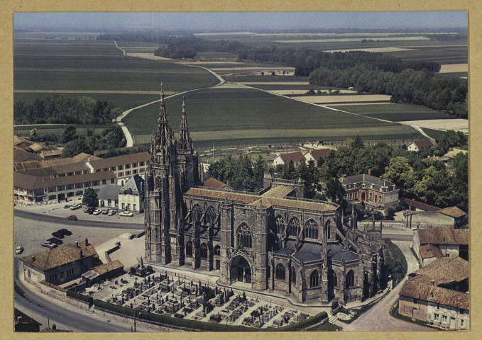 ÉPINE (L'). A.Ci. 38-78-Vue aérienne Basilique Notre-Dame de l'Épine (XVe s.). Mâcon Cim Cimcolor. Excl (71 - Mâcon imp. Combier). [vers 1971] 