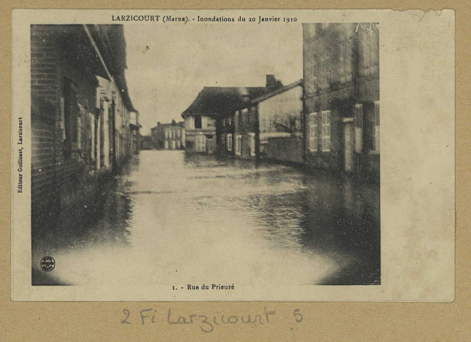 LARZICOURT-ISLE-SUR-MARNE. Inondations du 20 janvier 1910-1-rue du Prieuré.
LarzicourtÉdition Guill (54 - Nancyimp Réunies).[vers 1910]