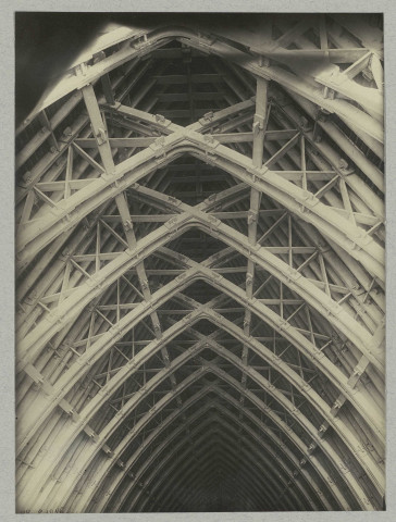 REIMS. Cathédrale de Reims. Charpente de la nef, partie supérieure, vue d'ensemble.