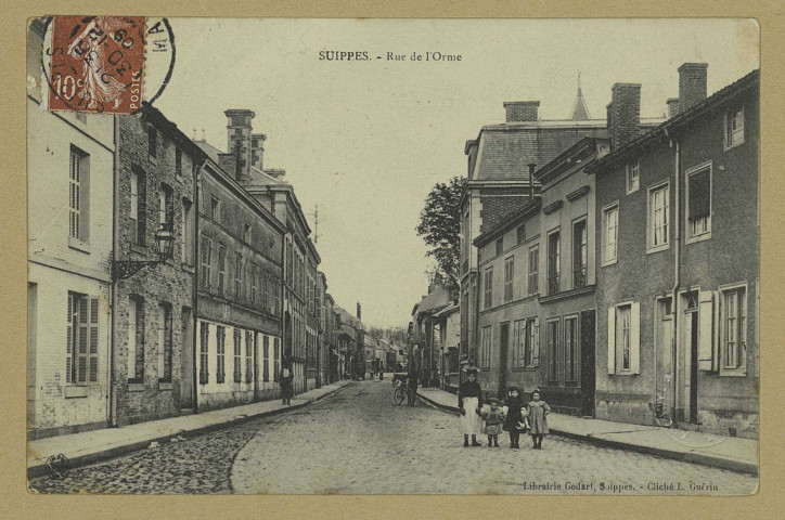 SUIPPES. Rue de l'Orme / L. Guérin, photographe.
(54 - Nancyimprimeries Réunies).[vers 1903]