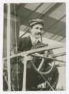 Le record de distance avec un passager. Le baron Pierre de Caters vient d'accomplir, de Mourmelon à Dijon, un raid de 230 km, sans escale, avec un passager, sur biplan Farman le 24. 04.1910