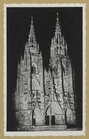 ÉPINE (L'). La Basilique Notre-Dame de l'Epine, illuminée / Albert Pioche, photographe. La Seyne Édition J. Le Marigny. [vers 1959] 
