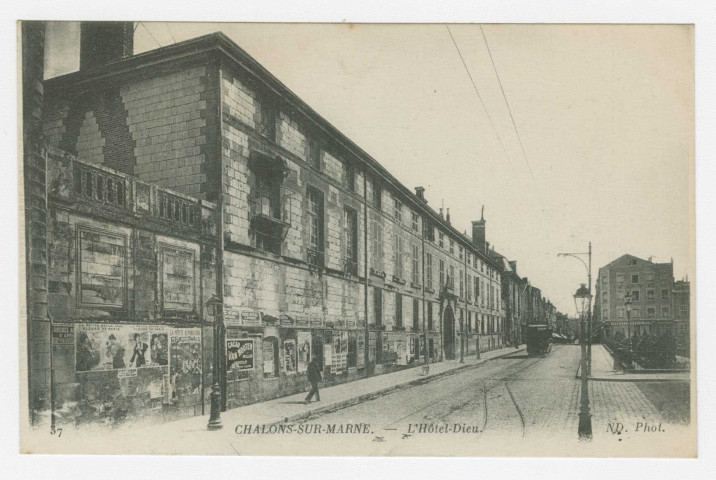 CHÂLONS-EN-CHAMPAGNE. 37. L'Hôtel-Dieu. / N.D. Photog. Paris : Neurdein, s.d.