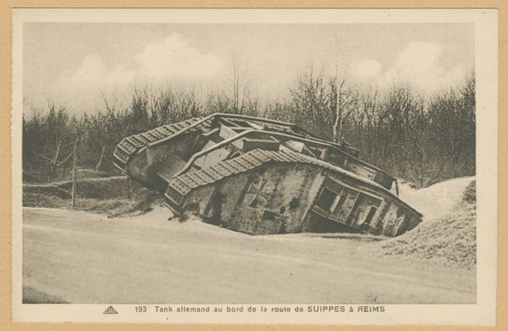 SUIPPES. 193. Tank allemand au bord de la route de Suippes à Reims. ELD (67 - Strasbourg : Cie des arts photomécaniques)