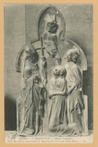 REIMS. 214. L'hôpital civil. Musée lapidaire. Petit bas-relief représentant le baptême de Clovis par Saint Rémy.LL