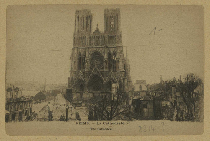 REIMS. La Cathédrale. The Cathedral.
Paris-ToursCormault et Papeghin, éd.Sans date