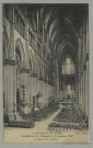 REIMS. 17. Cathédrale de (Incendiée par les Allemands le 19 Septembre 1914). La Nef et le Chœur / N.D., Phot.
(75 - ParisNeurdein et Cie.).Sans date