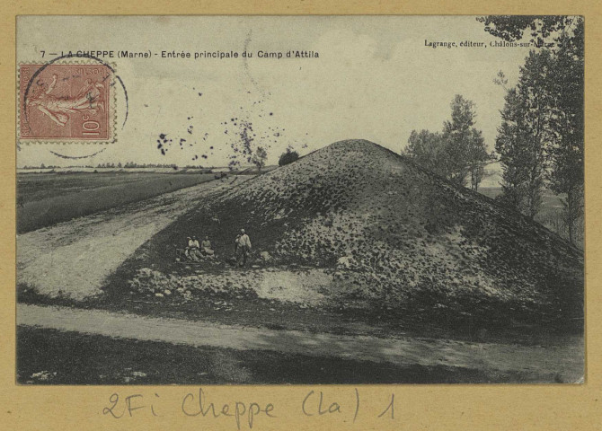 CHEPPE (LA). 7-Entrée principale du Camp d'Attila.
Châlons-sur-MarneÉdition Lagrange.[vers 1906]