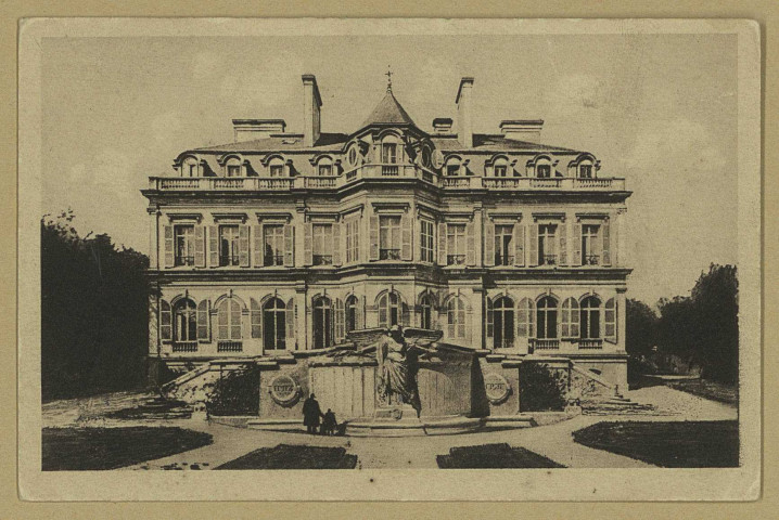 ÉPERNAY. [L'Hôtel de Ville] / E. Choque, photographe à Épernay. Epernay E. Choque (51 - Epernay E. Choque). Sans date 