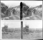 Village nègre [sic] avec voie stratégique (vue 1). Flandres 1918. Artilleur boche [sic] tué (vue 2)