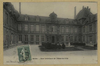 REIMS. Cour intérieure de l'Hôtel de Ville.
ReimsL. Michaud.1908