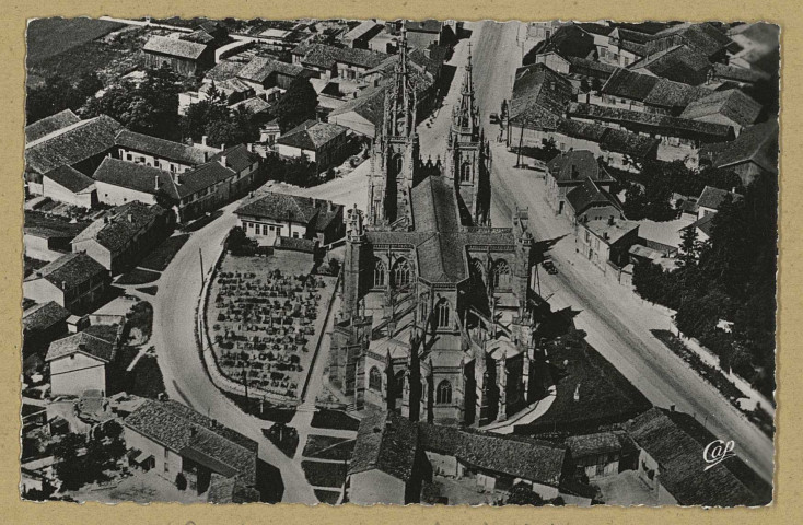 ÉPINE (L'). La Basilique Notre-Dame vue aérienne / Robert Durandaud, photographe. Paris Cie des Arts Photomécaniques. Sans date 