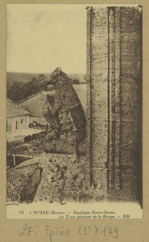 ÉPINE (L'). 23-Basilique Notre-Dame. La truie pinçant la harpe / N. D., photographe.
(75 - ParisLevy et Neurdein Réunis).Sans date