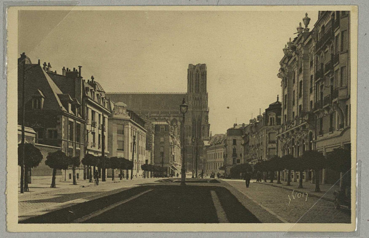 REIMS. 13. Le Cours J. B. Langlet et la Cathédrale.
ParisLes Éditions d'Art Yvon.1930