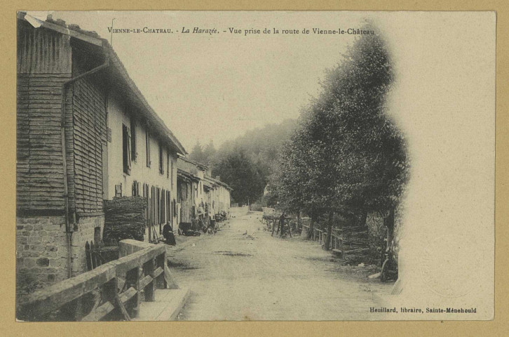 VIENNE-LE-CHÂTEAU. La Harazée : vue prise de la route de Vienne-le-Château.