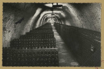 CHÂLONS-EN-CHAMPAGNE. Le Champagne Joseph Perrier a été très heureux de vous recevoir et il vous remercie de votre visite. Il se permet de vous rappeler qu'il est à votre disposition pour vous expédier ou vous faire livrer par son plus proche dépositaire, l'une ou l'autre de ses qualités.