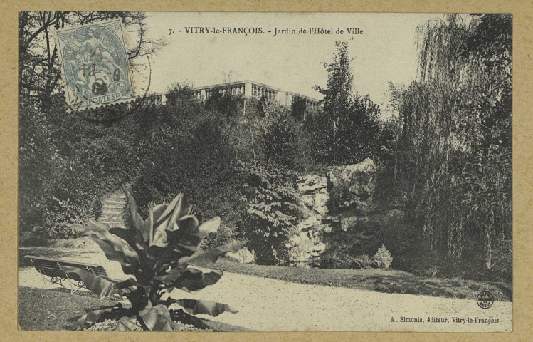 VITRY-LE-FRANÇOIS. -7. Jardin de l'Hôtel de Ville. Édition A. Simonis Vitry-le-François (54 - Nancy : imp. Réunies de Nancy). [vers 1906] 