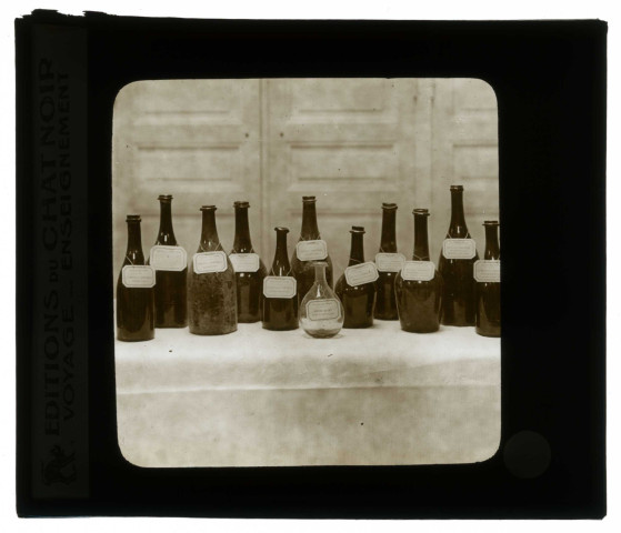 Les vins de Champagne. Anciennes bouteilles.