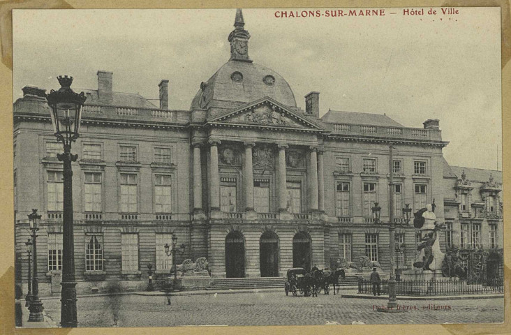 CHÂLONS-EN-CHAMPAGNE. 78- Hôtel de Ville.
Debar Frères.Sans date