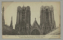 REIMS. 74 - Guerre de 1914 - Les Tours de la Cathédrale de Le fanion de la Croix-Rouge sur une des Tours / L'H, Paris ; M.D., Bordeaux.