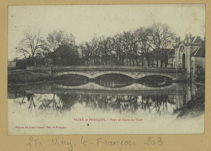 VITRY-LE-FRANÇOIS. Pont et Porte du Pont. Vitry-le-François Édition du Grand Bazar . Sans date 