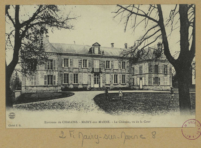 MAIRY-SUR-MARNE. Environs de Châlons-Mairy-sur-Marne-Le Château, vu de la Cour.
(Imp. RéuniesNancyPhot. J. G.).[vers 1908]