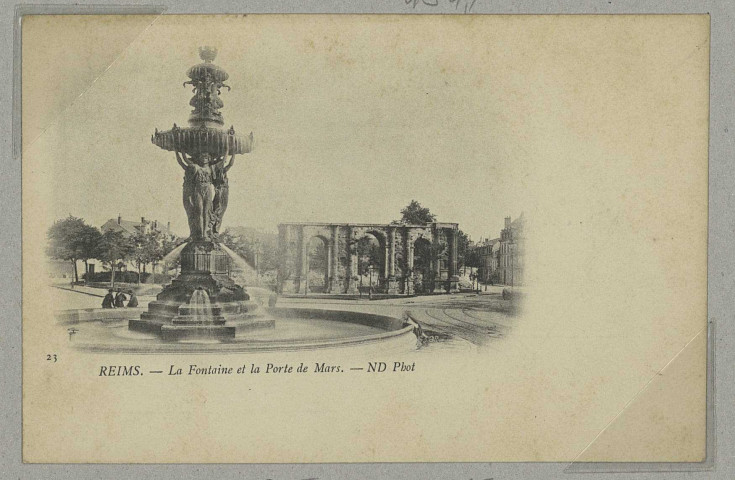 REIMS. 23. La Fontaine et la Porte de Mars / N.D., phot.