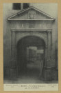 REIMS. 142, rue du Barbâtre : portail de la Renaissance / F. Rothier, phot.
(51 - ReimsJ. Bienaimé).Sans date
Société des Amis du Vieux Reims