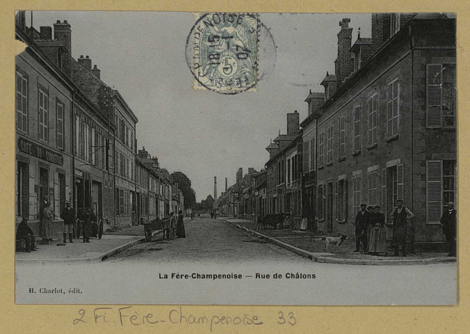 FÈRE-CHAMPENOISE. Rue de Châlons / Email. A. Breger Frères, photographe. Édit. H. Charlot. [vers 1917] 