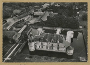 ÉTOGES. 8543-Le château et la ferme. Vue aérienne / Rancurel, photographe.
Édition Aériennes Cim (71 - MâconCombier).Sans date