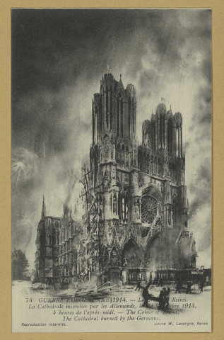 REIMS. 74. Guerre Européenne 1914 - Le Crime Reims. de La Cathédrale incendiée par les Allemands, le 19 septembre 1914, 4 heures de l'après-midi. Th Crime of Reims. The Cathedral burned by Germans / Cliché M. Lavergne, Reims.
