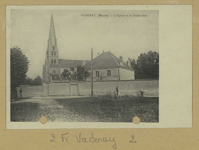 VADENAY. L'Église et le Presbytère. (51 - Reims photot. J. Bienaimé Ed. Godet). [vers 1920] 