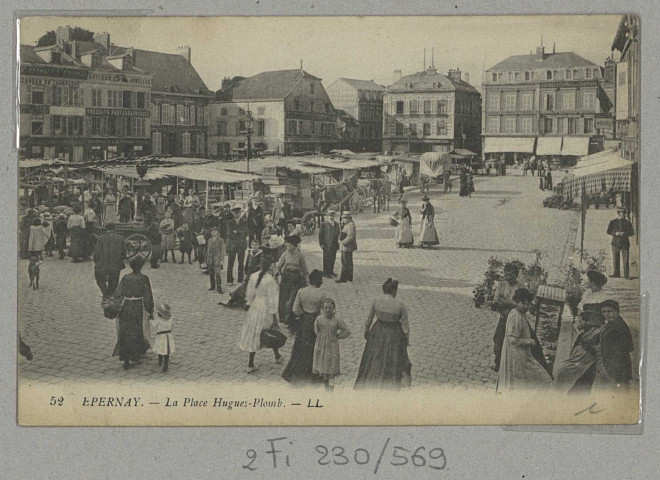 ÉPERNAY. La Place Hugues Plomb.
(75 - ParisLevy Fils et Cie).1917