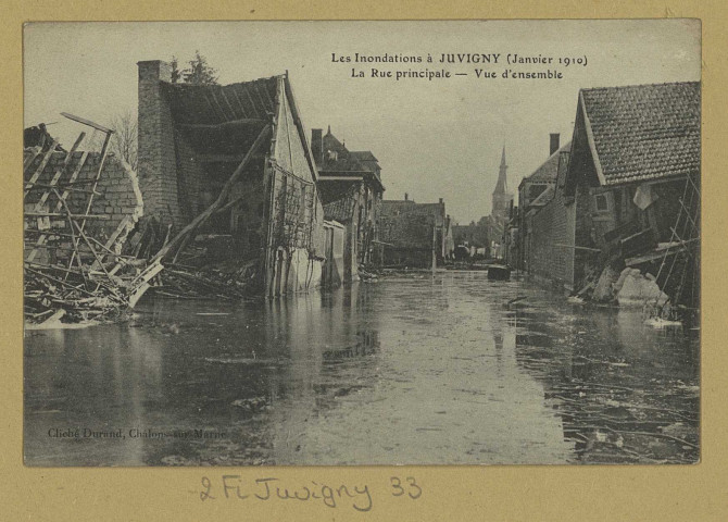 JUVIGNY. Les Inondations à Juvigny (janvier 1910). La Rue principale. Vue d'ensemble / Durand, photographe.