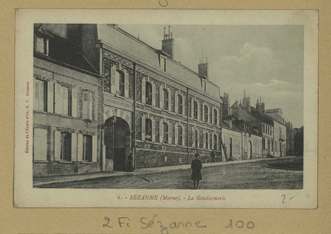 SÉZANNE. 6 - La Gendarmerie.
SézanneÉdition de l'Etoile d'OrH. T.[vers 1920]