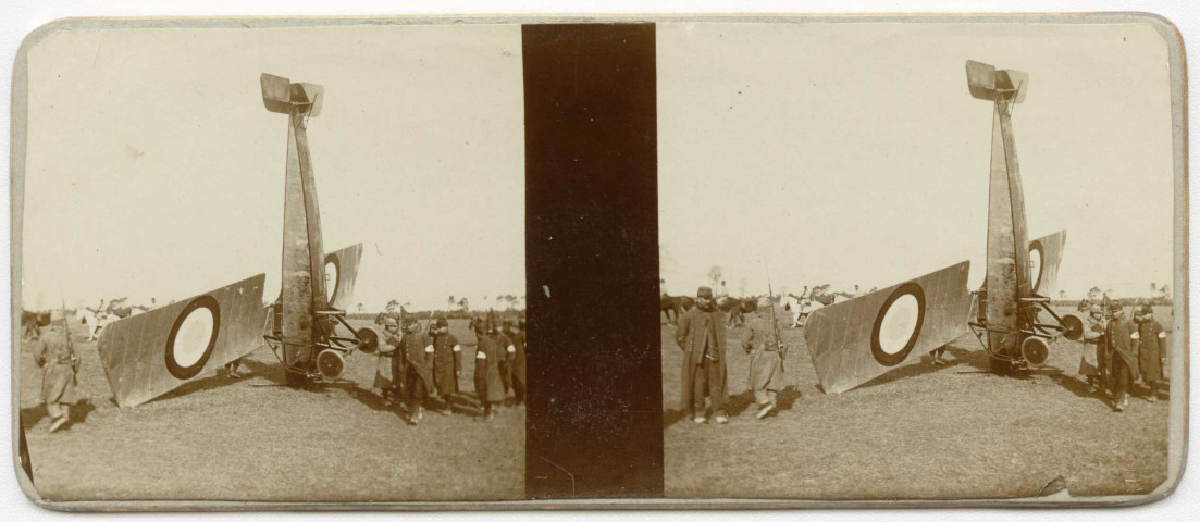 Louvercy. Le monoplan français après l'atterrissage près de Vaudemanges, 2 avril 1915 .