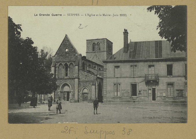 SUIPPES. La Grande Guerre. Suippes. L'Église et la mairie (juin 1919).