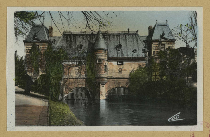 CHÂLONS-EN-CHAMPAGNE. 138- La Caisse d'Epargne. Façade du jardin.
Paris""Real-Photo"" C.A.P.Sans date